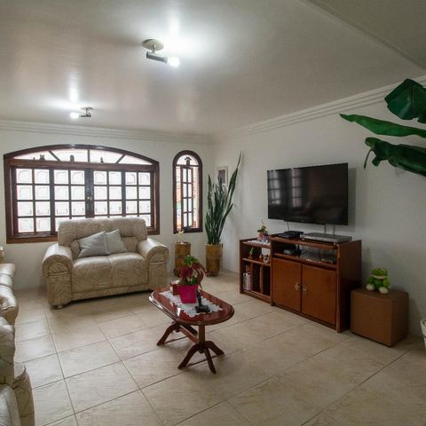 Casa à venda com 345m², 4 quartos e 1 vagaSala