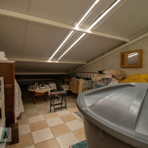 Casa à venda com 345m², 4 quartos e 1 vagaÁrea de serviço
