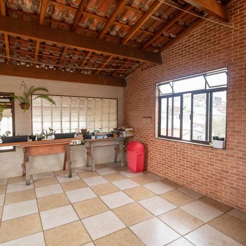 Casa à venda com 345m², 4 quartos e 1 vagaÁrea de serviço 2