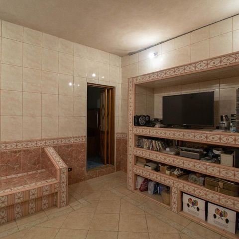 Casa à venda com 345m², 4 quartos e 1 vagaSala de TV