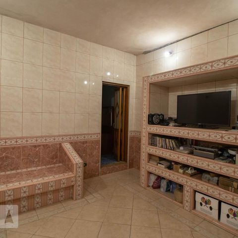 Casa à venda com 345m², 4 quartos e 1 vagaSala de TV