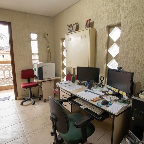 Casa à venda com 345m², 4 quartos e 1 vagaEscritório