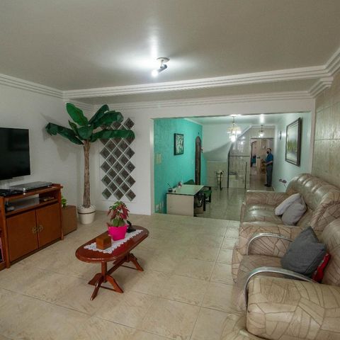 Casa à venda com 345m², 4 quartos e 1 vagaSala