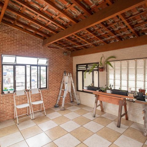 Casa à venda com 345m², 4 quartos e 1 vagaÁrea de serviço 2