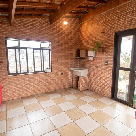 Casa à venda com 345m², 4 quartos e 1 vagaÁrea de serviço 2