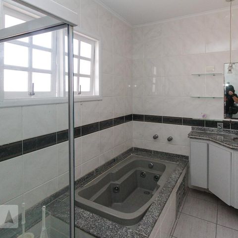 Casa à venda com 177m², 3 quartos e 2 vagasBanheiro