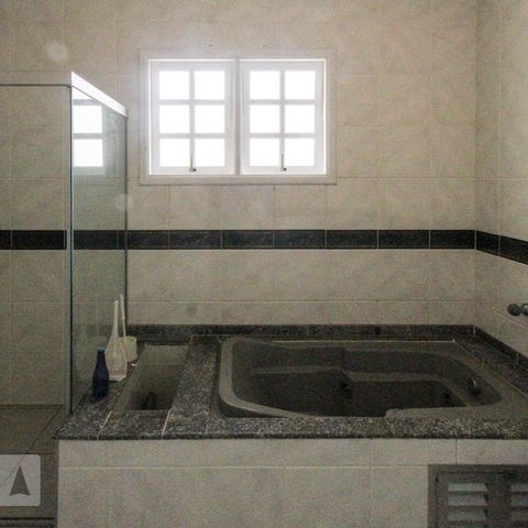 Casa à venda com 177m², 3 quartos e 2 vagasBanheiro