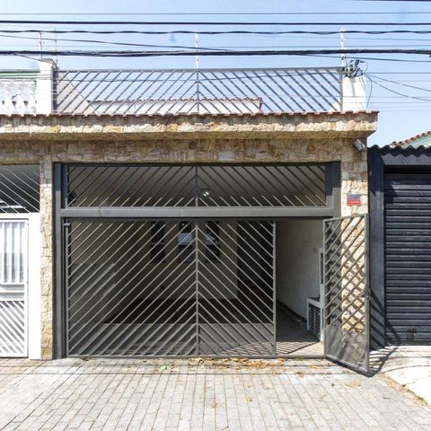 Casa à venda com 177m², 3 quartos e 2 vagasFachada