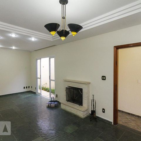Casa à venda com 177m², 3 quartos e 2 vagasSala