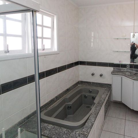 Casa à venda com 177m², 3 quartos e 2 vagasBanheiro