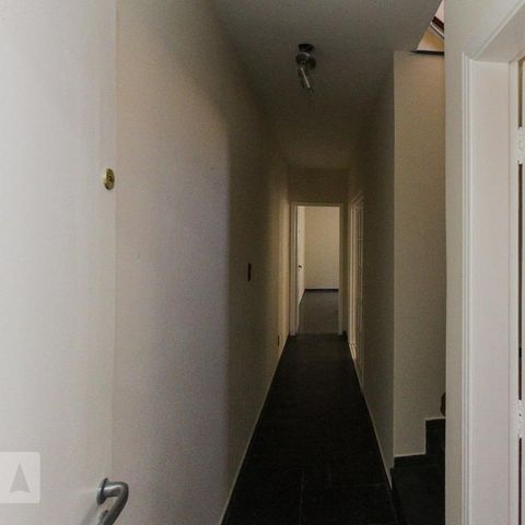 Casa à venda com 177m², 3 quartos e 2 vagasCorredor