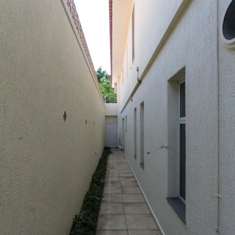Casa à venda com 177m², 3 quartos e 2 vagasCorredor