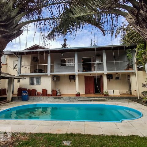 Casa à venda com 268m², 3 quartos e 1 vagaPiscina