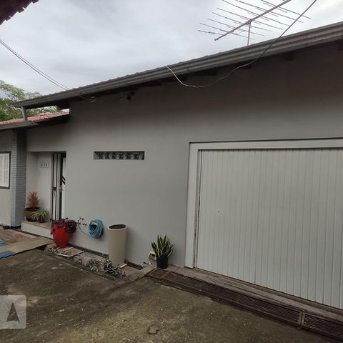 Casa à venda com 268m², 3 quartos e 1 vagaFachada