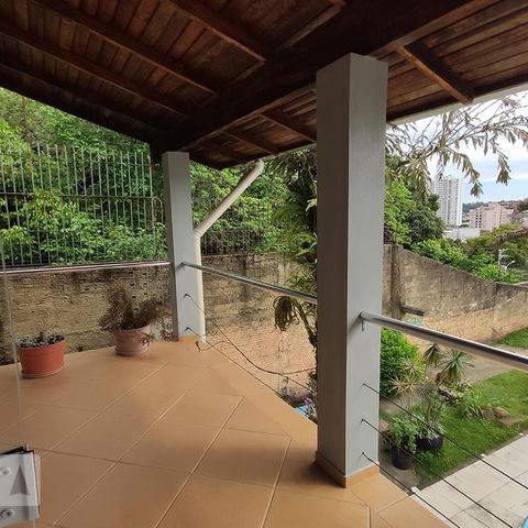 Casa à venda com 268m², 3 quartos e 1 vagaSacada