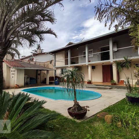 Casa à venda com 268m², 3 quartos e 1 vagaPiscina