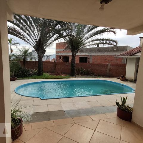 Casa à venda com 268m², 3 quartos e 1 vagaPiscina