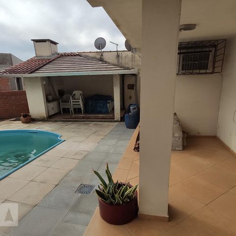 Casa à venda com 268m², 3 quartos e 1 vagaPiscina