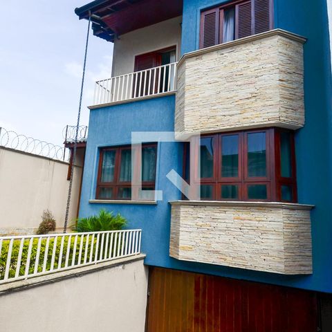 Casa à venda com 200m², 4 quartos e 4 vagasÁrea de Entrada