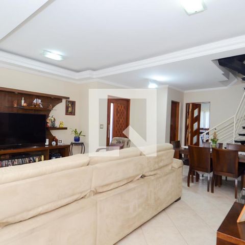 Casa à venda com 200m², 4 quartos e 4 vagasSala