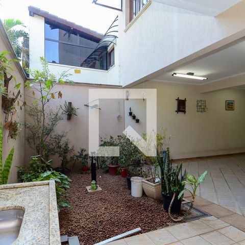 Casa à venda com 200m², 4 quartos e 4 vagasChurrasqueira
