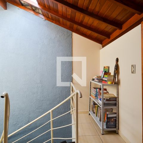 Casa à venda com 200m², 4 quartos e 4 vagasEscada Quartos