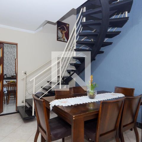 Casa à venda com 200m², 4 quartos e 4 vagasSala
