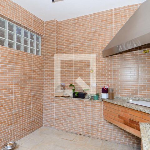Casa à venda com 200m², 4 quartos e 4 vagasChurrasqueira