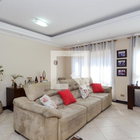 Casa à venda com 200m², 4 quartos e 4 vagasSala