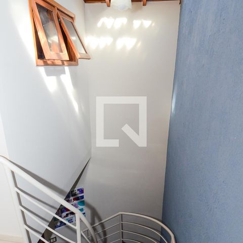 Casa à venda com 200m², 4 quartos e 4 vagasEscada Quartos