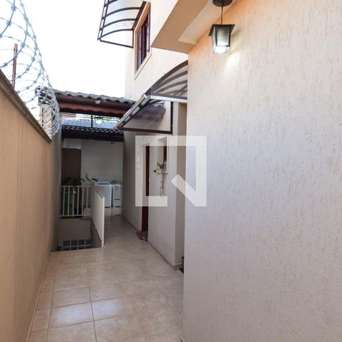 Casa à venda com 200m², 4 quartos e 4 vagasCorredor de Entrada