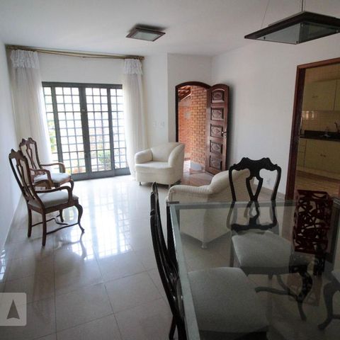 Casa à venda com 157m², 4 quartos e 3 vagasSala