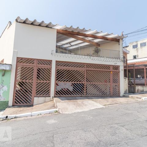 Casa à venda com 250m², 4 quartos e 2 vagasFachada