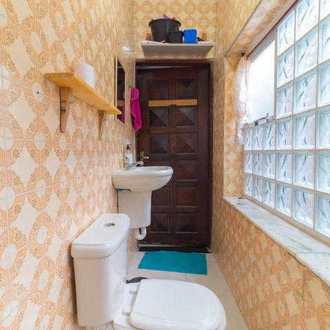 Casa à venda com 300m², 1 quarto e 2 vagasBanheiro 2