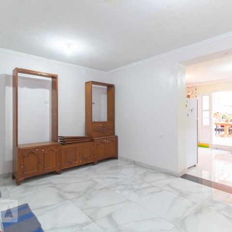 Casa à venda com 300m², 1 quarto e 2 vagasSala