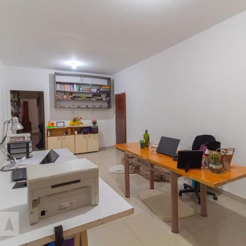Casa à venda com 300m², 1 quarto e 2 vagasEscritório