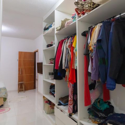 Casa à venda com 300m², 1 quarto e 2 vagasCloset da suíte