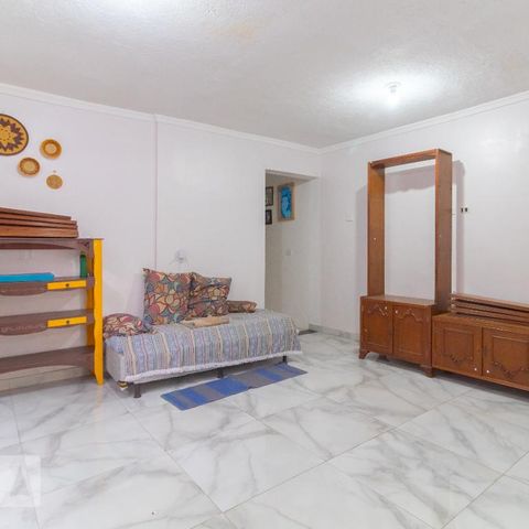 Casa à venda com 300m², 1 quarto e 2 vagasSala