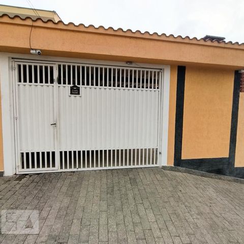 Casa à venda com 102m², 2 quartos e 4 vagasFachada