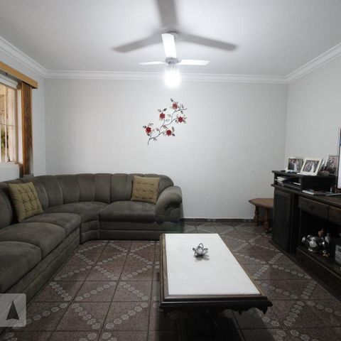 Casa à venda com 102m², 2 quartos e 4 vagasSala
