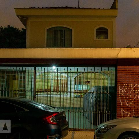 Casa para alugar com 200m², 3 quartos e 3 vagasFachada