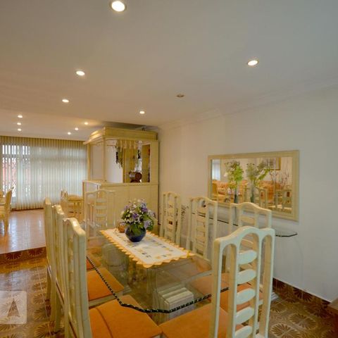 Casa à venda com 252m², 3 quartos e 3 vagasSala