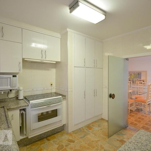 Casa à venda com 252m², 3 quartos e 3 vagasCozinha