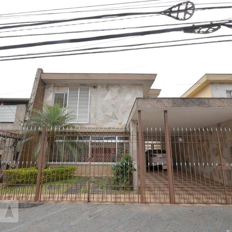 Casa à venda com 252m², 3 quartos e 3 vagasFachada