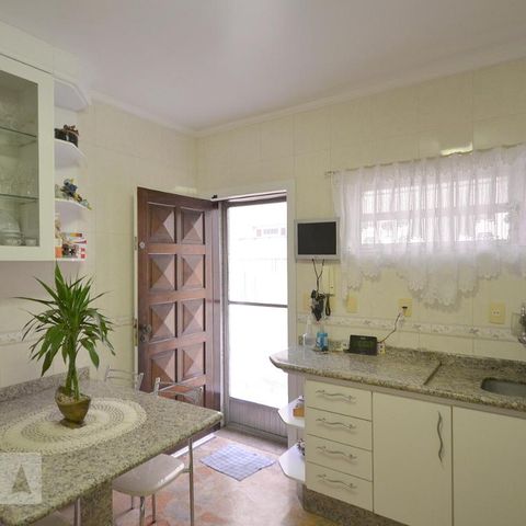 Casa à venda com 252m², 3 quartos e 3 vagasCozinha