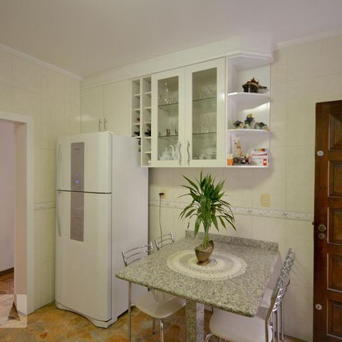 Casa à venda com 252m², 3 quartos e 3 vagasCozinha
