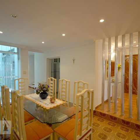 Casa à venda com 252m², 3 quartos e 3 vagasSala