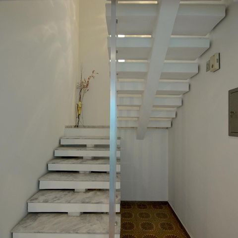 Casa à venda com 252m², 3 quartos e 3 vagasEscada