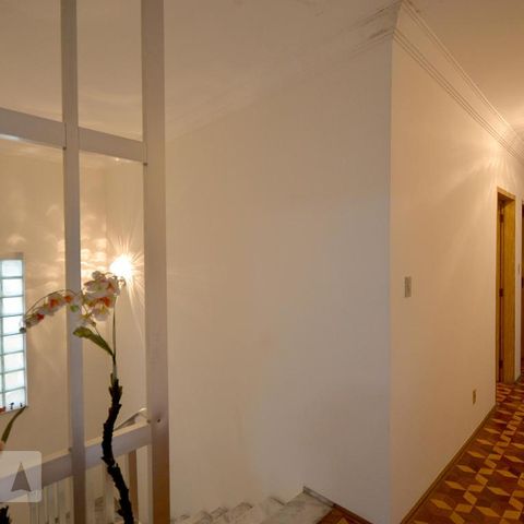Casa à venda com 252m², 3 quartos e 3 vagasCorredor