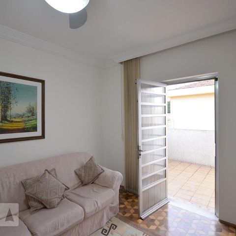 Casa à venda com 252m², 3 quartos e 3 vagasSala de TV